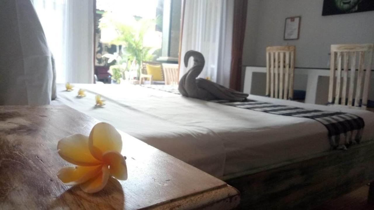 Candra Surf Homestay Canggu  Exterior photo