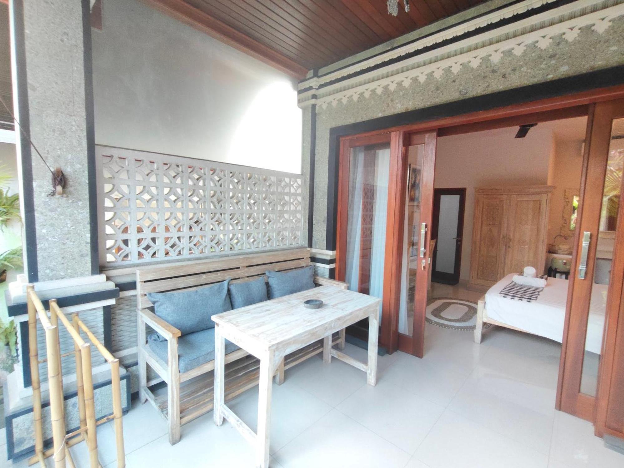 Candra Surf Homestay Canggu  Exterior photo