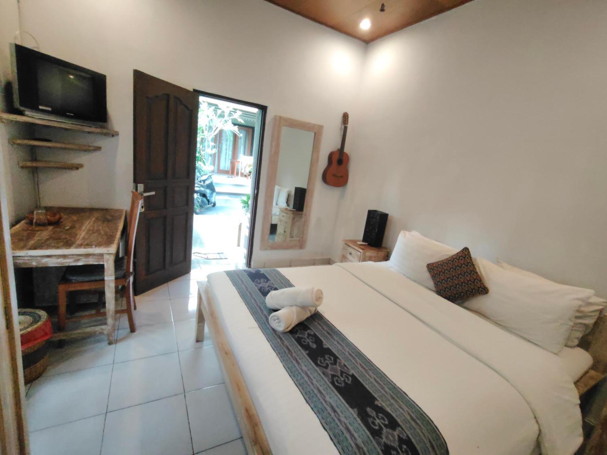 Candra Surf Homestay Canggu  Exterior photo