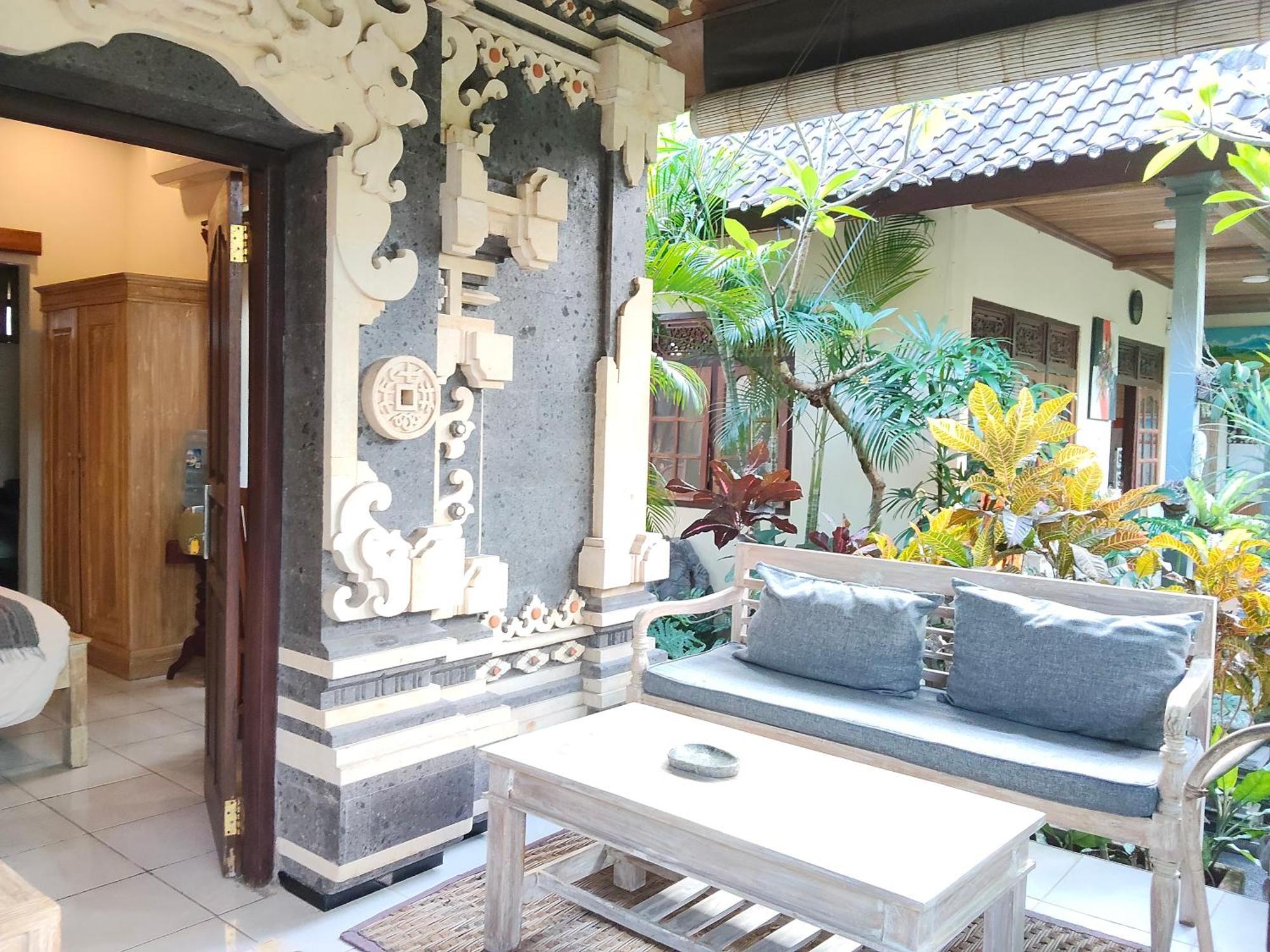 Candra Surf Homestay Canggu  Exterior photo